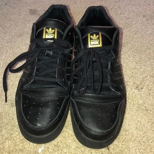 DGK BLACK SKATEBOARDING SHOES SIZE 11 BARELY USED